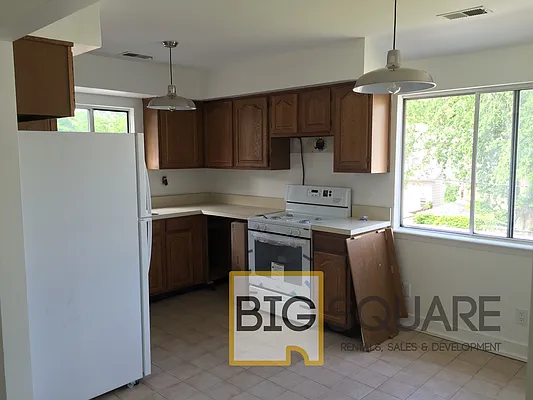 Rented by Big Square Realty LLC | media 4