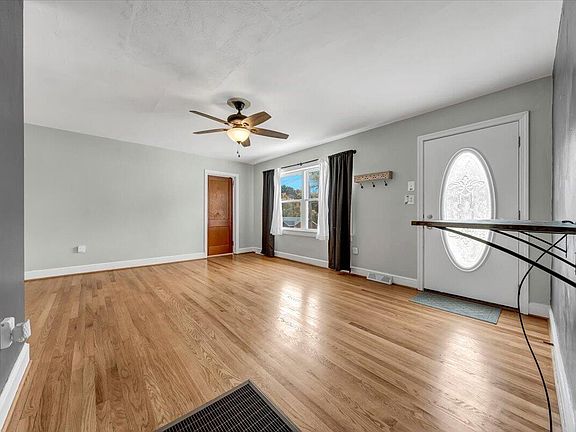 5th image of 518 Parkdale Dr