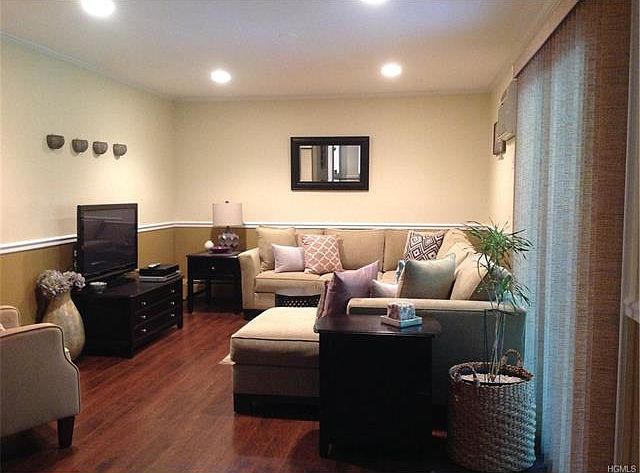1st image of 144 Doxbury Ln #144