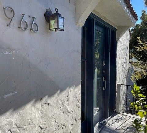 2nd image of 964 Edgecliffe Dr #964