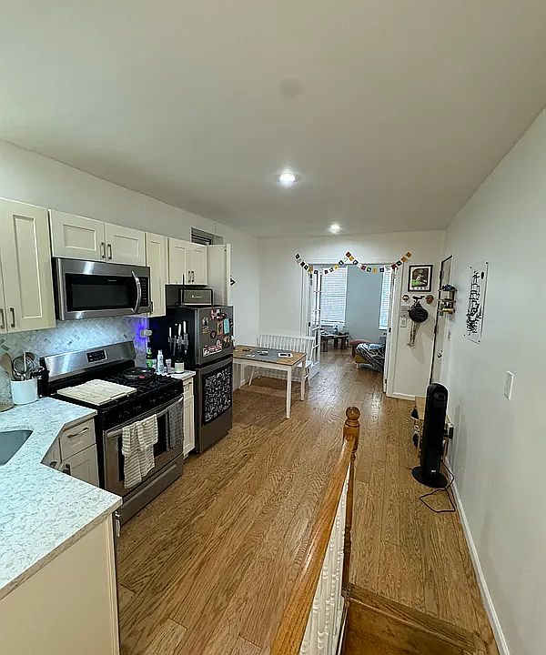 2nd image of 308 Kosciuszko St APT 1R