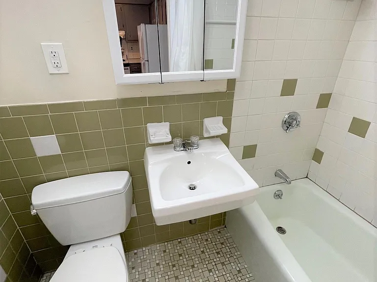 102 Alpine St #2 — Photo 3