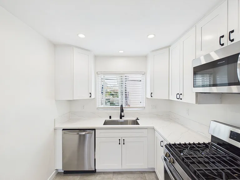 4329-4343.5 Alabama St — Photo 23