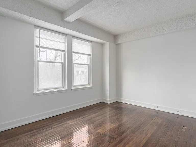 McCallum Apartments — Photo 12