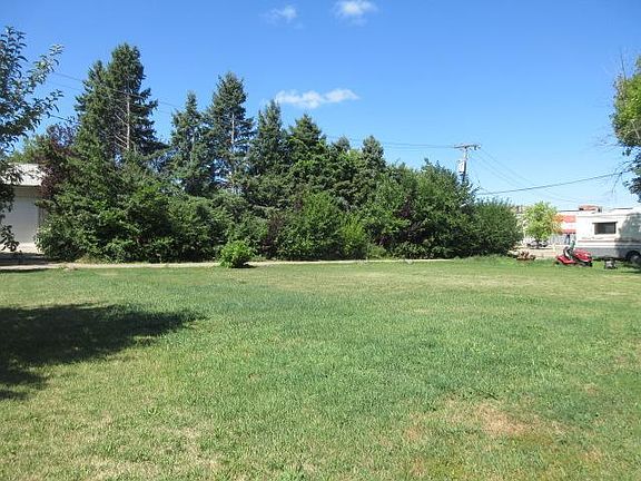4th image of 8 2nd St NE
