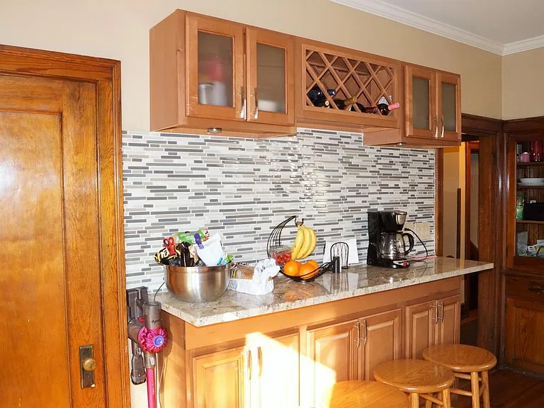 Kitchen Breakfast Bar