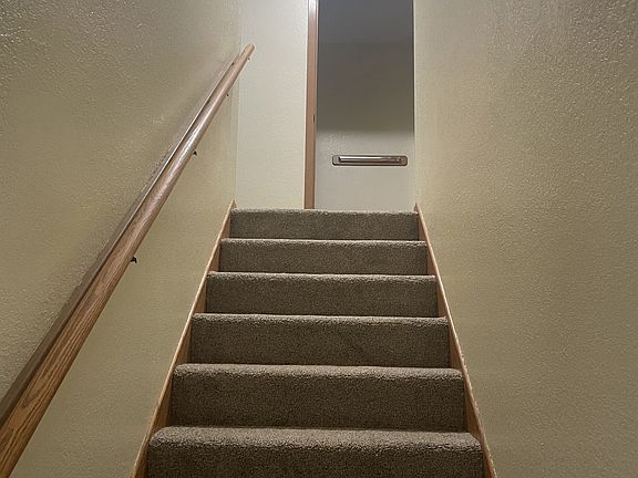4th image of 1063 E Cascade Ave