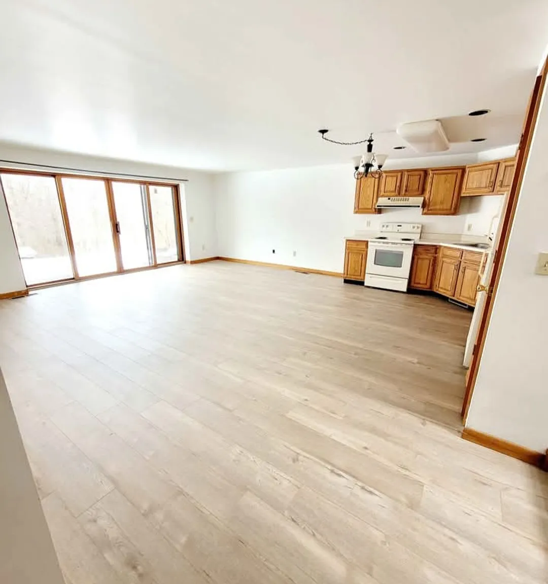 1 bed, 1100 sqft, $1,875 — Photo 2