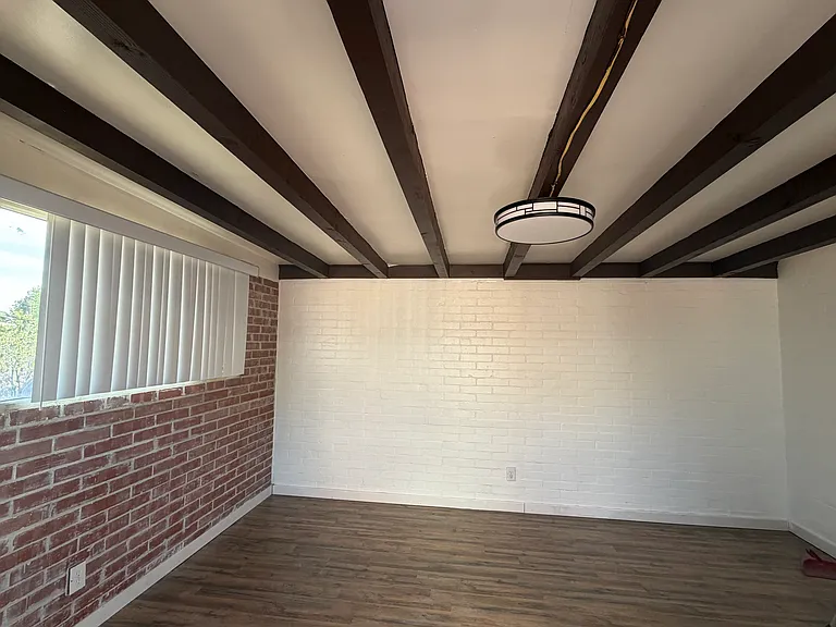 518 S Grinnell Ave — Photo 3