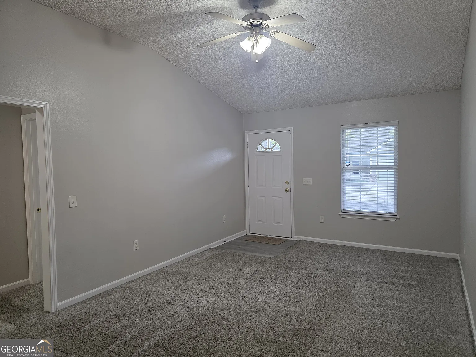 3 bed, 2.0 bath, 1204 sqft, $1,600 — Photo 2