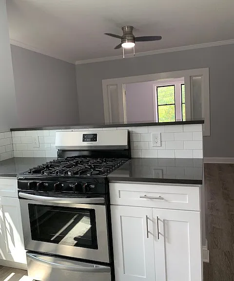 12 Russell Avenue — Photo 11