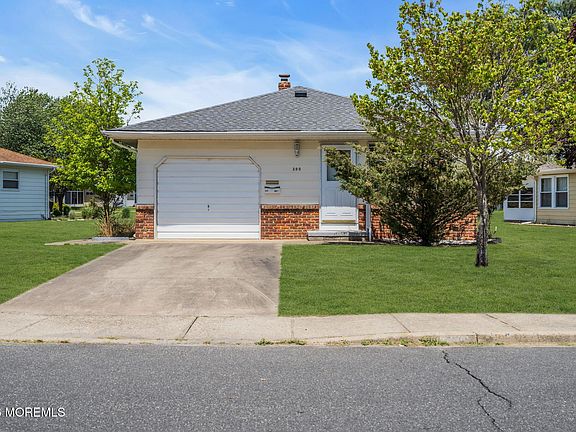 4th image of 390 Saint Thomas Drive