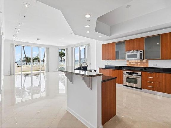 5th image of 2650 Lake Shore Drive #106