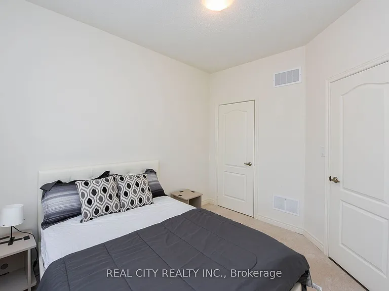 38 Silver Meadow Gdns — Photo 25