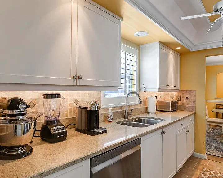 4126 Belair Ln #B10 — Photo 12