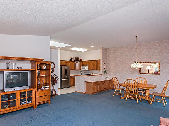5th image of 1585 Hickory Trace Dr