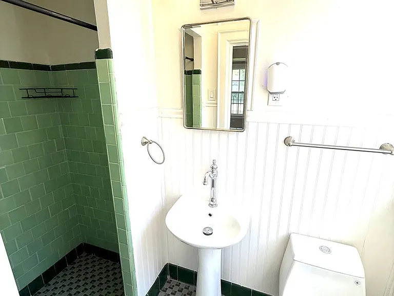 2631 Girard St — Photo 19