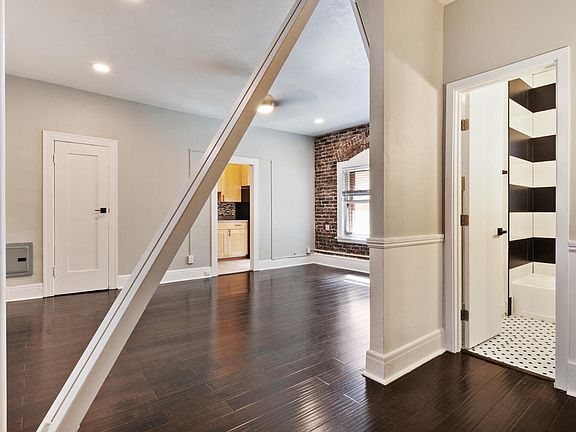 Brookmore - Premium Studio Apartment