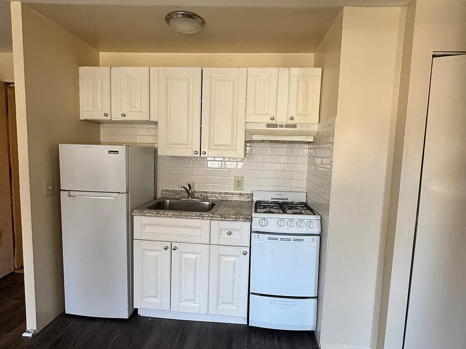 125 Granfield Ave #3E