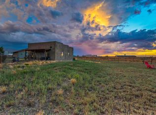 172 W Romero Rd, Ranchos De Taos, NM 87557