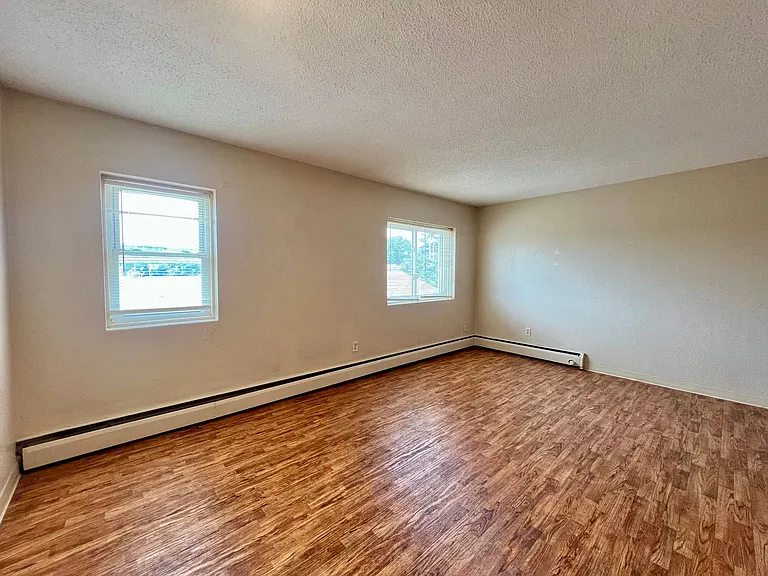 109 16th St NE — Photo 3