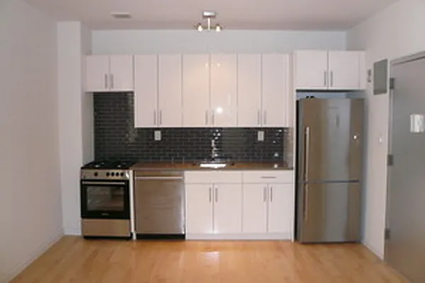 Rented by Green Line Realty | media 41