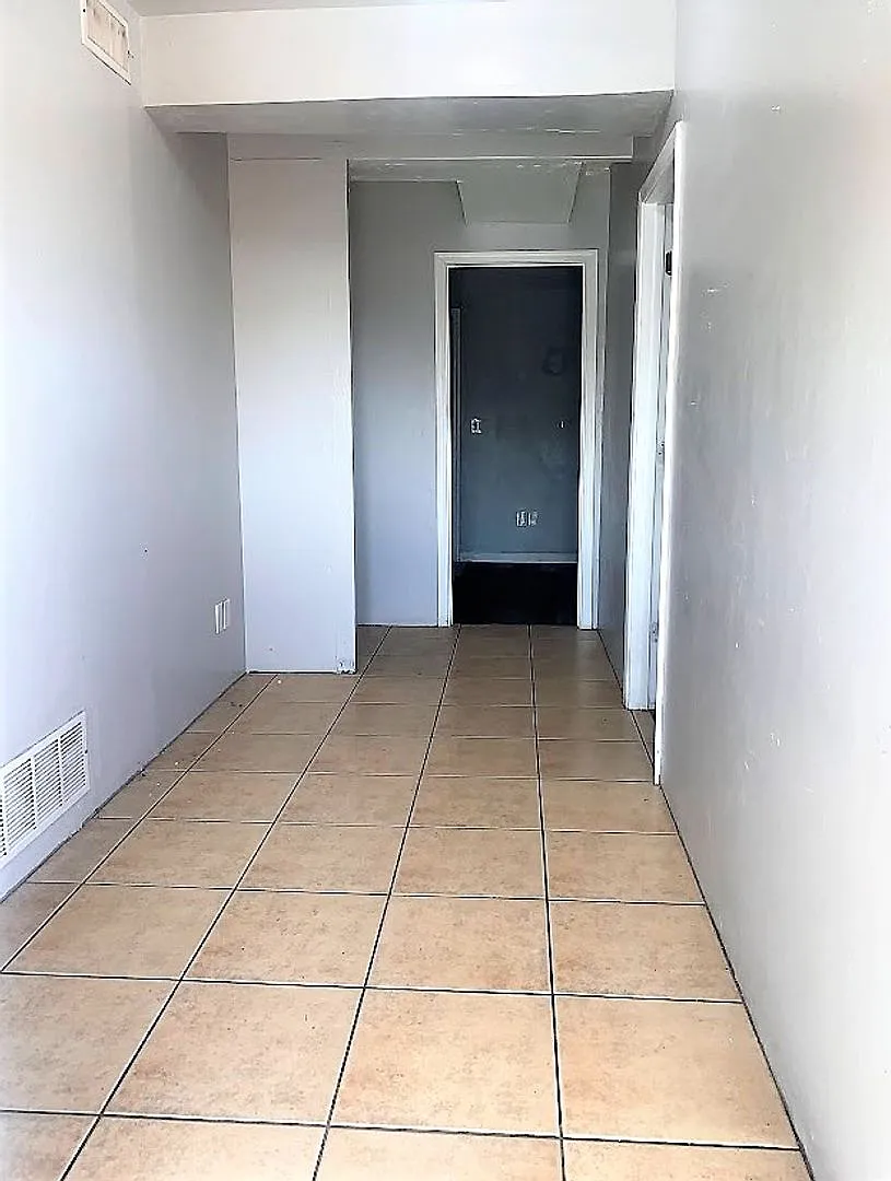Popular 2Bdm/1.5Ba 2 Story home, All Utilities Included, Available Now! — Photo 2