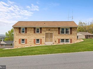 10 E Summit Dr, Stevens, PA