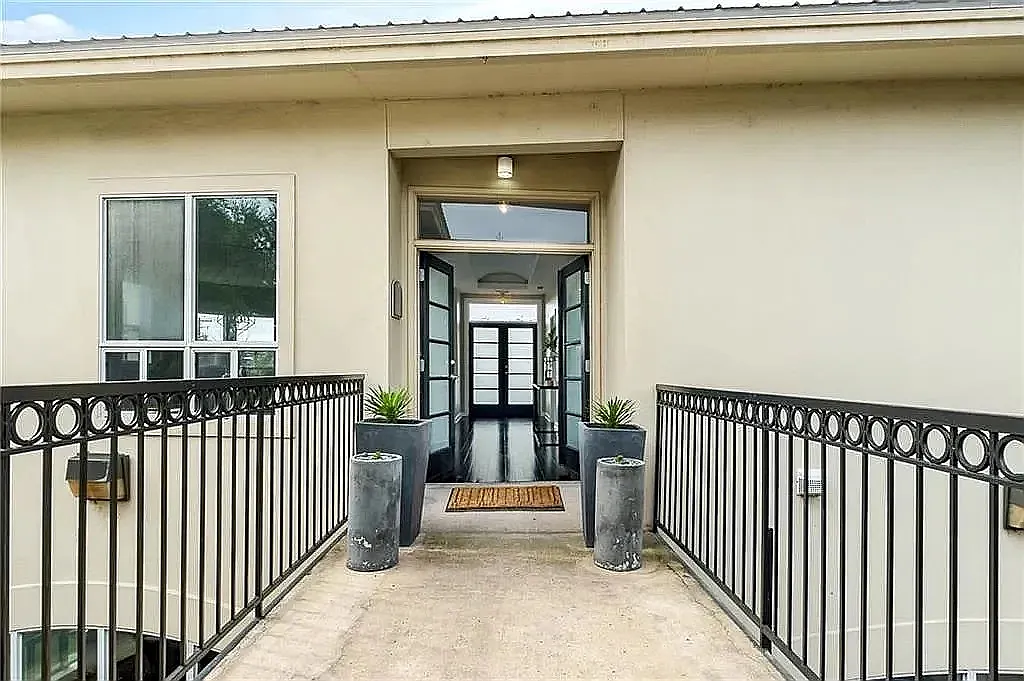 2 bed, 1822 sqft, $4,970 — Photo 4