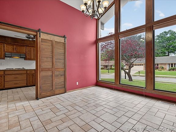3rd image of 1135 Meadow Ln