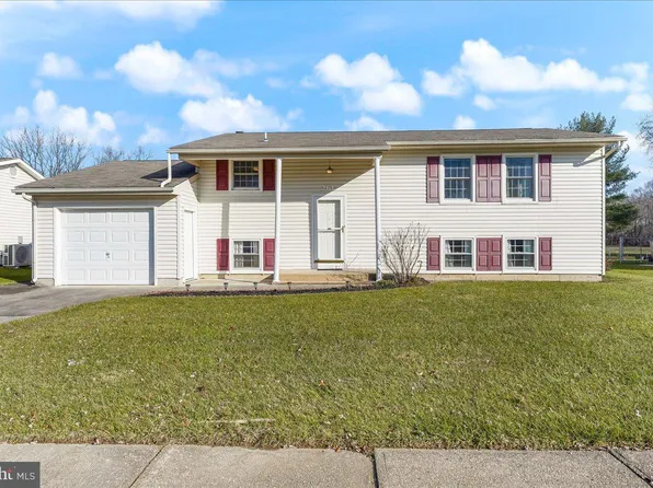 261 Oakfield Dr, Newark, DE 19713