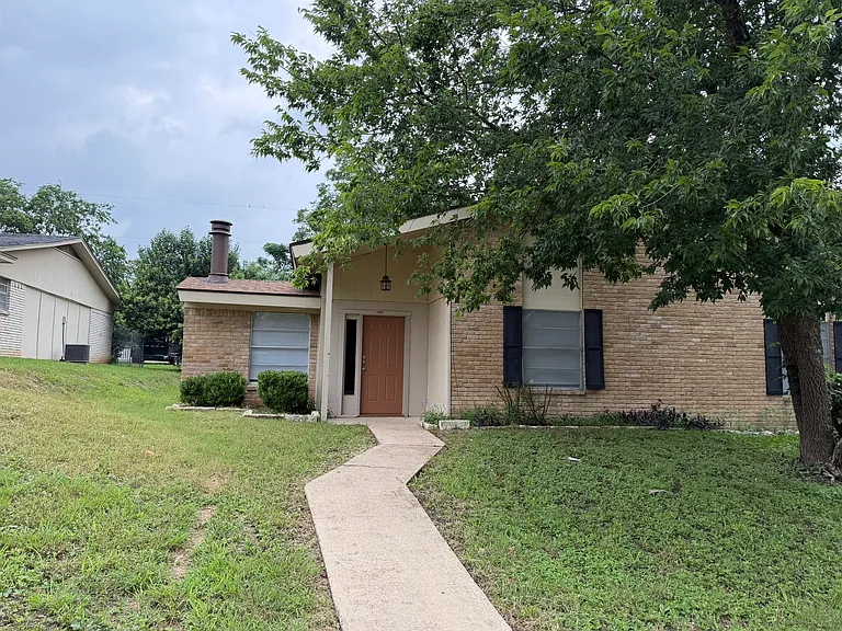 3608 Robinhood Dr — Photo 3