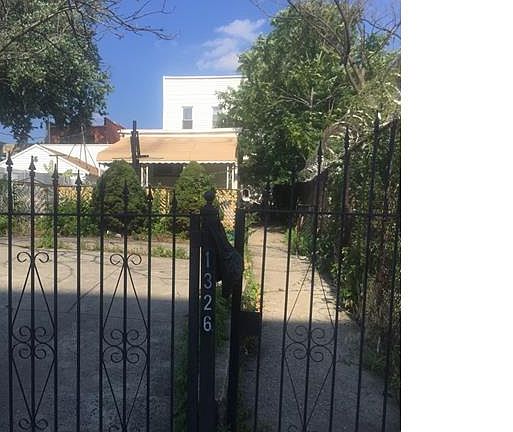 4th image of 1326 Beach Ave