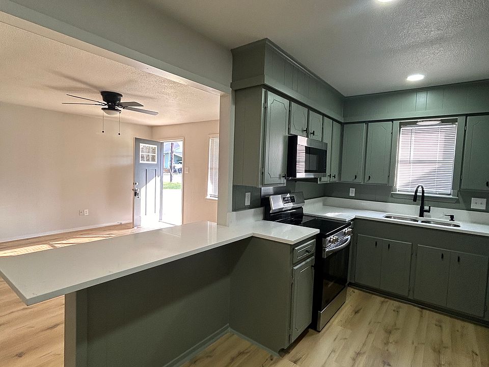 1st image of 2203 Foster Cir