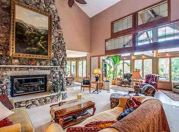 5th image of 25772 Valley Dr