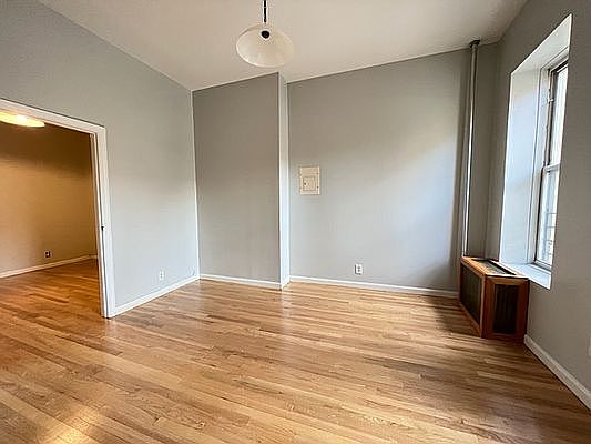 3rd image of 236 E 116th St #2