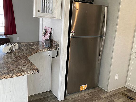 3rd image of 159 Scarlet Oak Ct