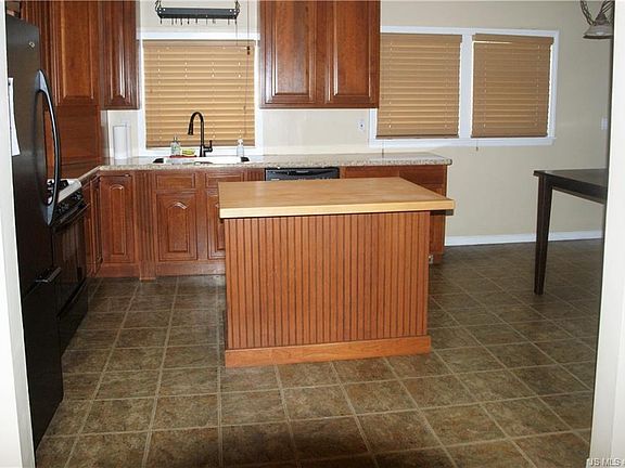 5th image of 33 Colgate Dr