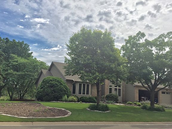 4th image of 1309 W Royal Oaks Dr