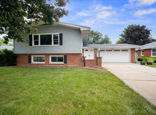 1306 W Illinois Ave, Aurora, IL 60506