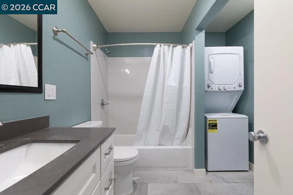 3 bed, 902 sqft, $2,800 — Photo 4