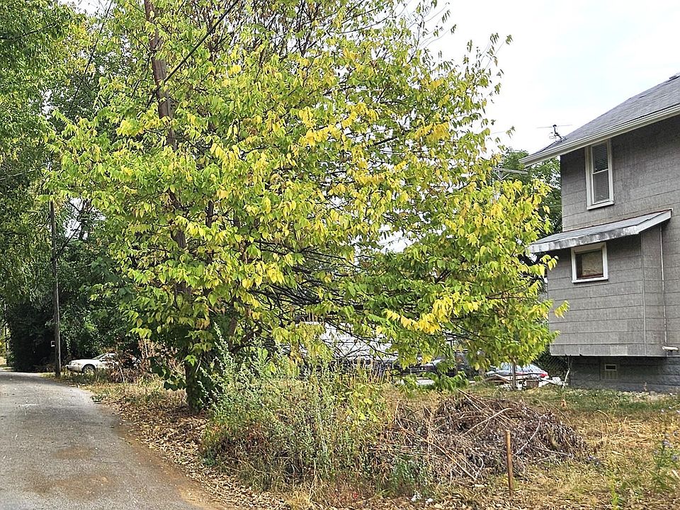2nd image of 1632 Gault St