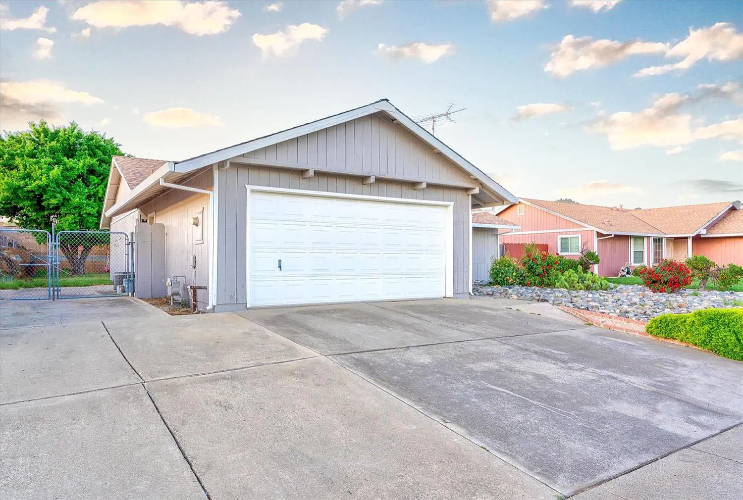 1685 Edwin Dr photo 1