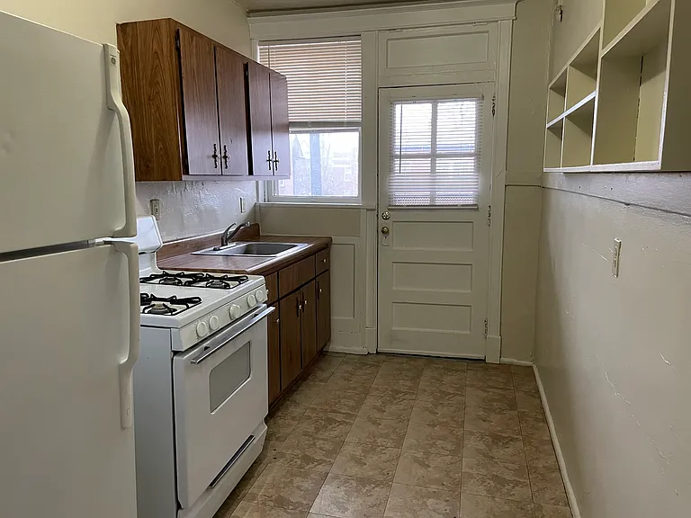 755 Heman Ave — Photo 4