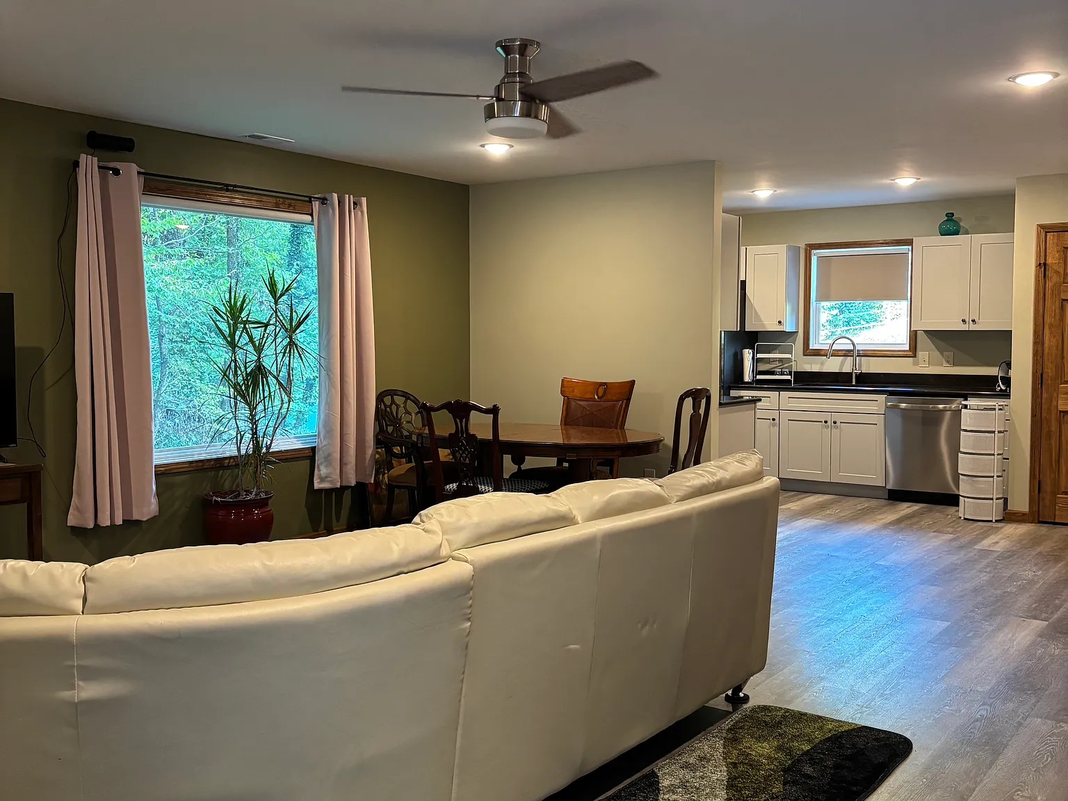 1 bed, 1080 sqft, $1,999 — Photo 3