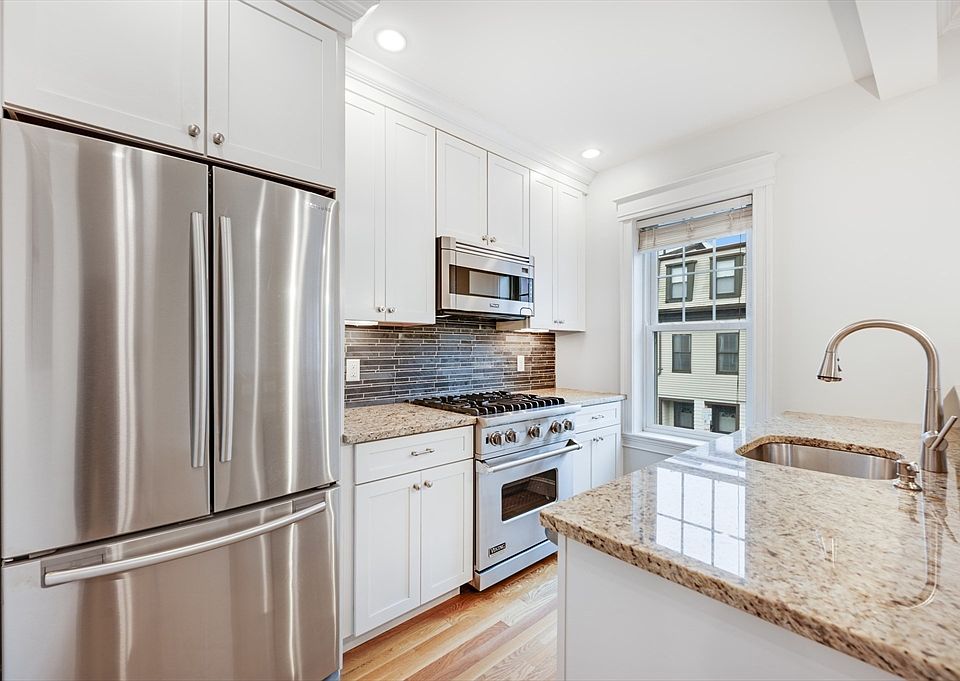 1st image of 504 E 8th St #2