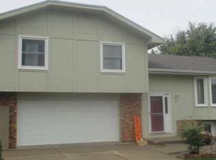 310 Frontier Dr, Papillion, NE 68046