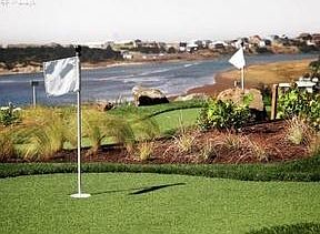 9 hole putting course