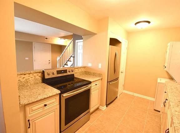 4th image of 1183 E Greenbriar Ln #B