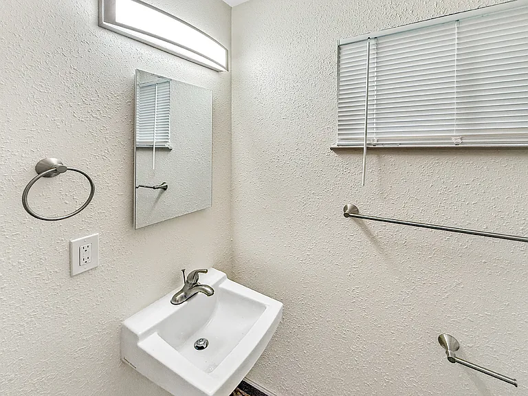 3600 Dimond — Photo 38